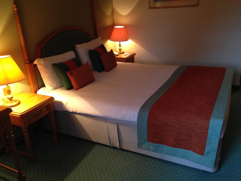 Country house Coulsdon Manor And Golf Club